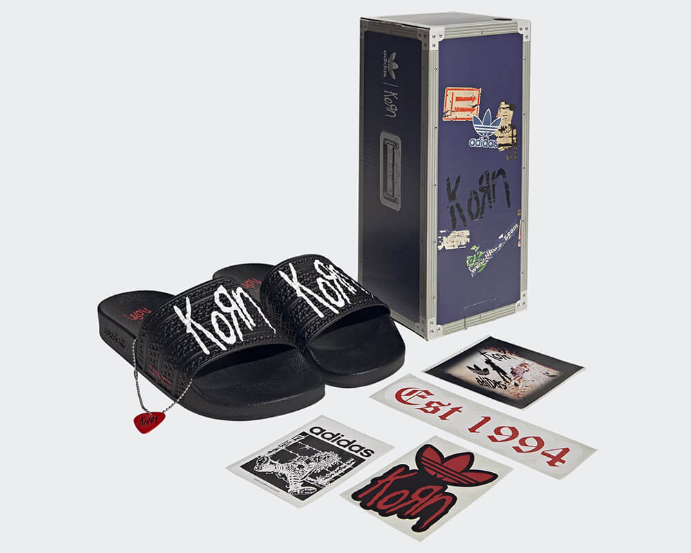 ●新品 adidas x Korn アディダス x コーン アディレッタサンダル adidas ADILETTE KORN CBLACK/FTWWHT/BETSCA （アディダス